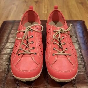 NorthStyle Red Perforated Tie Up Sneaker, Shoes  EUC Size 10